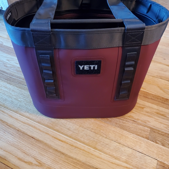 YETI Camino 35 Carryall Tote Wild Vine Red NEW - Picture 1 of 5